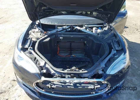 2013 Tesla Model S z USA, uszkodzony, nr VIN 5YJSA1CN0DFP21865